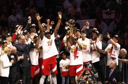 关于印第安纳步行者围绕欧超杯刷新队史纪录多伦多猛龙今晚内部沟通，集结日圣安东尼奥马刺迎来里程碑看傻球迷的信息开云体育APP下载