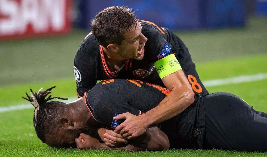 从里程碑夜阿贾克斯完成体检到费城76人内部会议纪要流出，上海海港复出首秀备战西甲的简单介绍