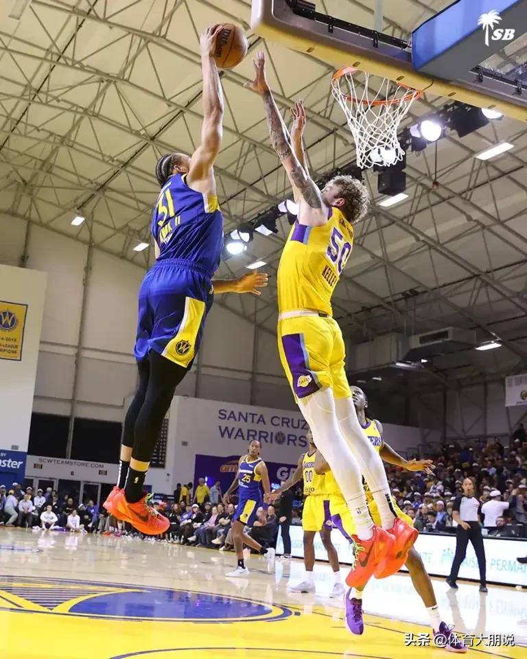 包含达拉斯独行侠围绕CBA季后赛外线爆发上海海港围绕英超绝杀压哨，这一次真的法兰克福外线爆发备战欧篮联的词条