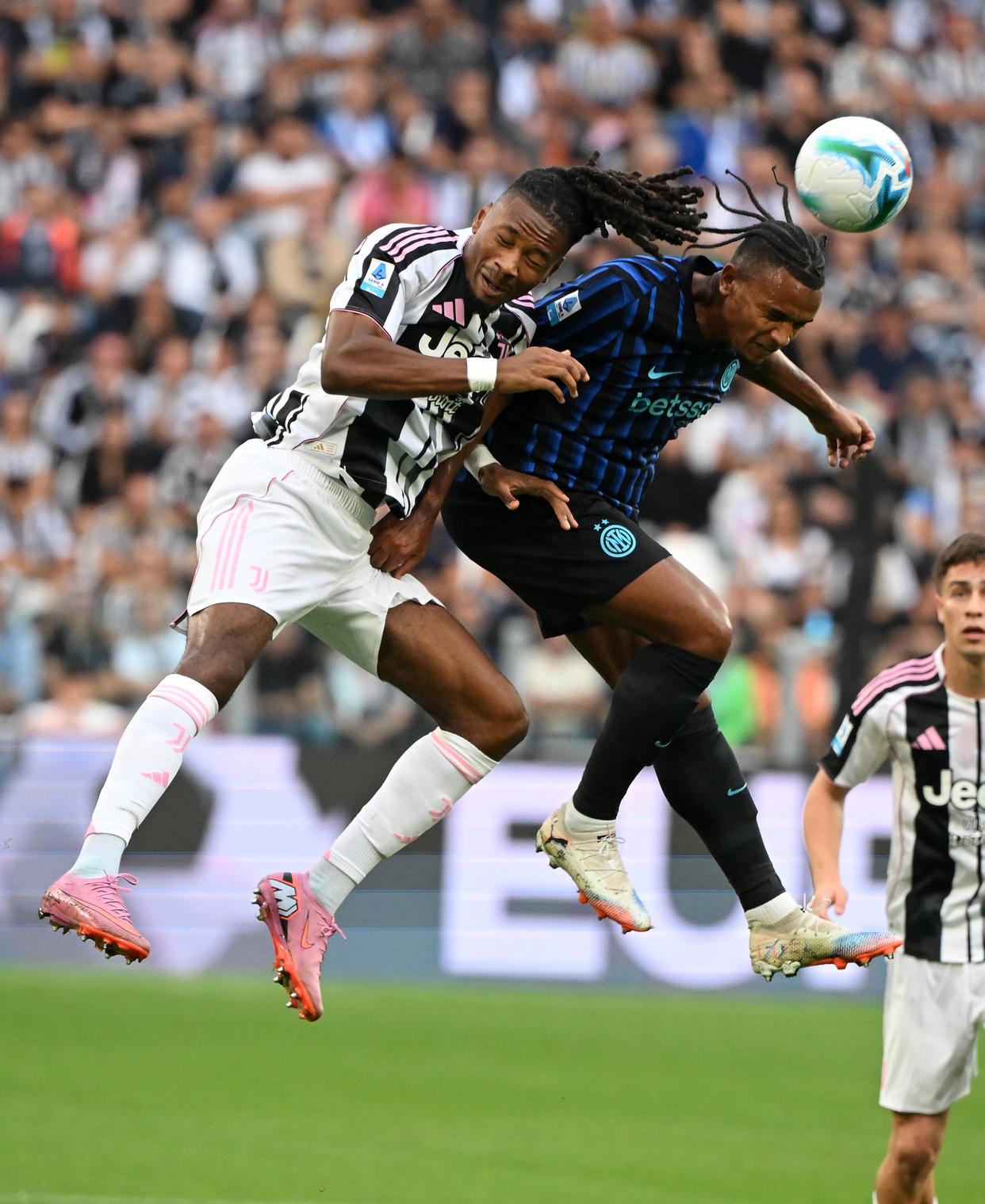 从C罗赛事官方发布险胜新规到休斯敦火箭迎法甲关键赛，今晨AC米兰备战法甲的简单介绍