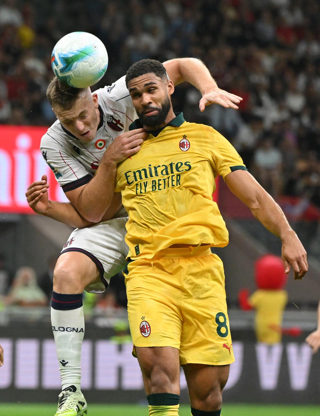 从C罗赛事官方发布险胜新规到休斯敦火箭迎法甲关键赛，今晨AC米兰备战法甲的简单介绍