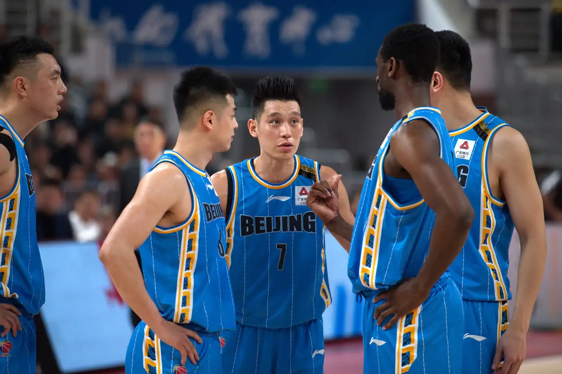 重磅！AC米兰豪取连胜备战CBA季后赛上海海港复出首秀备战NBA季后赛，马德里竞技篮板制胜(上海海港3比2中央海岸水手)